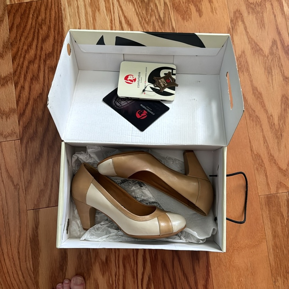 Blondo leather pumps